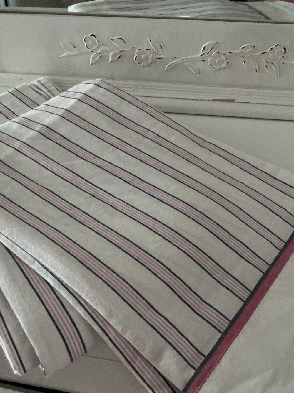 Tommy Hilfiger Flat Bedsheet Size Twin